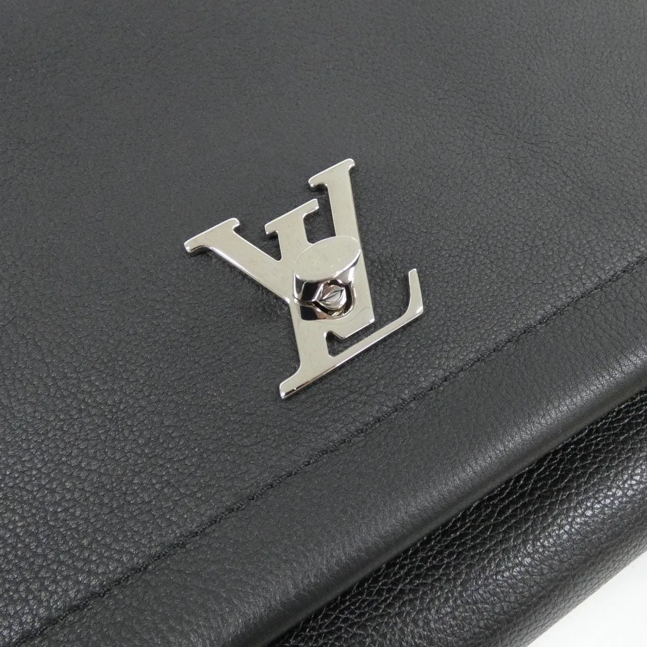 LOUIS VUITTON M50250 Handbag Black - Thumbnail 4
