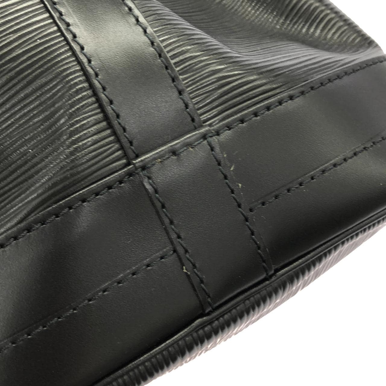 LOUIS VUITTON M44002 Shoulder Epi 4