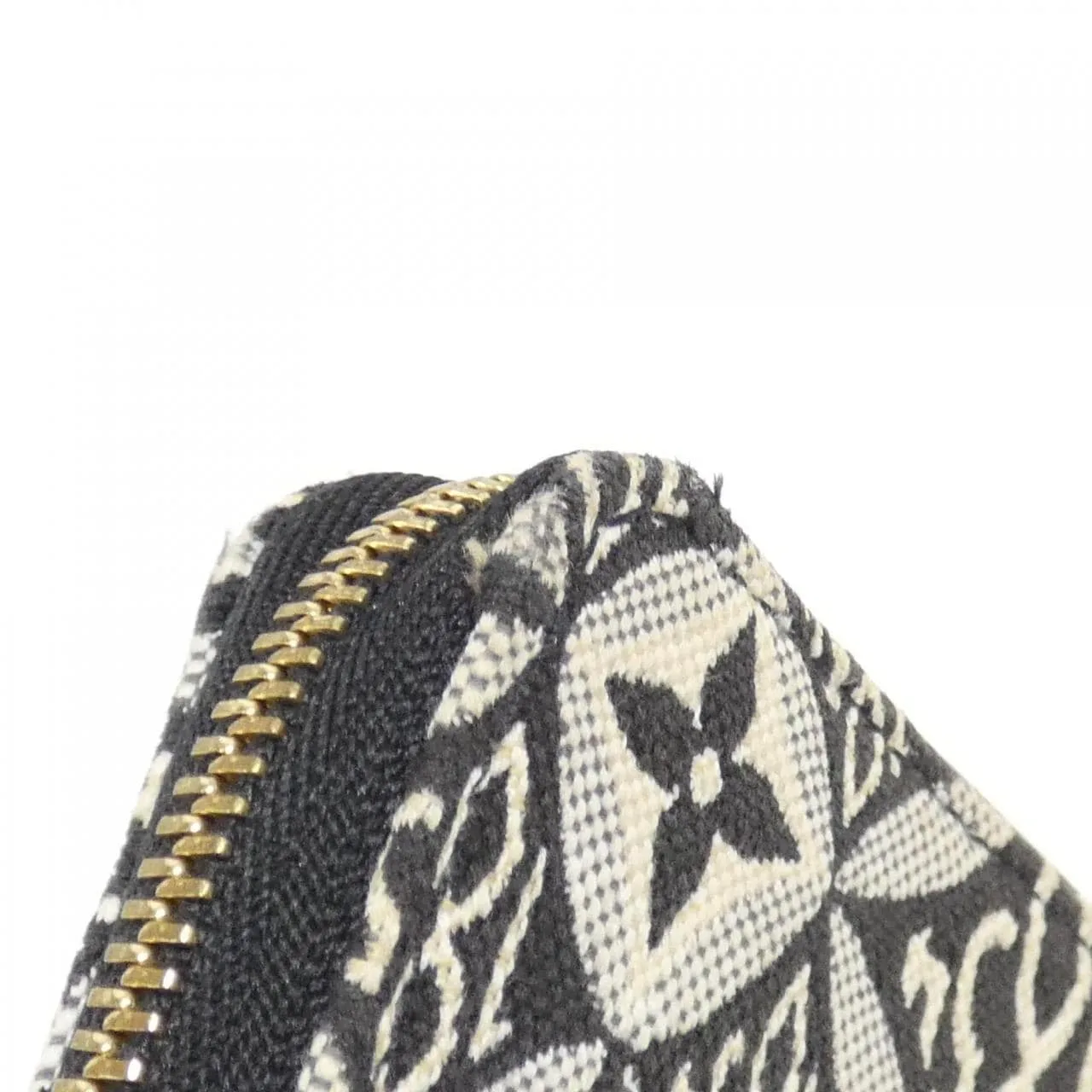 LOUIS VUITTON M69997 Coin Case