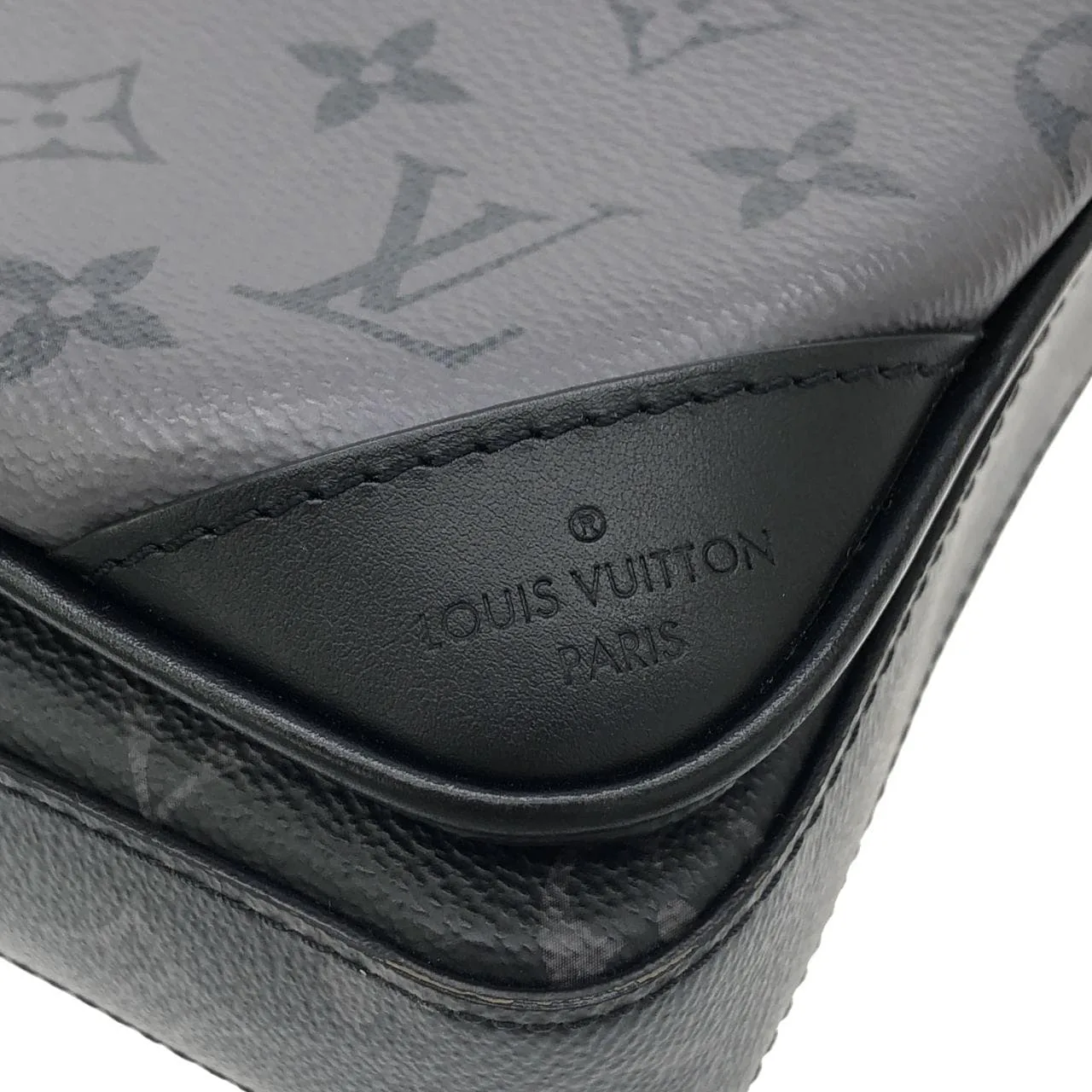 LOUIS VUITTON Eclipse M69443 Shoulder Monogram Black Monogram Rank A - Thumbnail 4