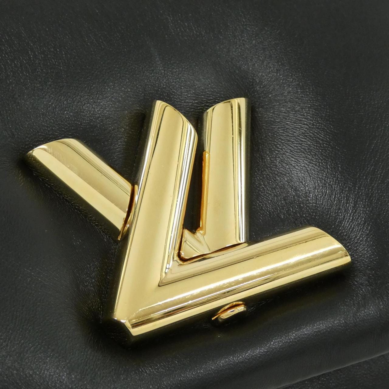 LOUIS VUITTON Twist M22785 肩背包 羊皮 4