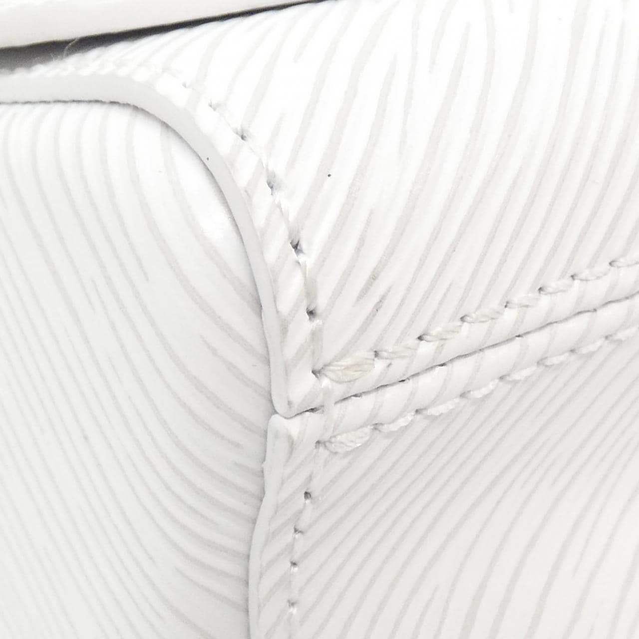 LOUIS VUITTON Twist M13678 Shoulder Epi 3