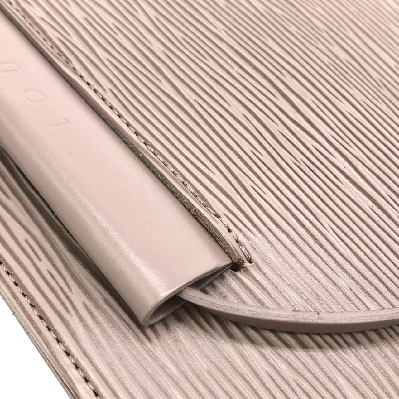 LOUIS VUITTON M5246B 肩背包 Epi 3