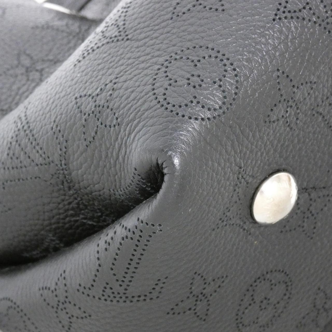 LOUIS VUITTON Mahina M57070 肩背包 2