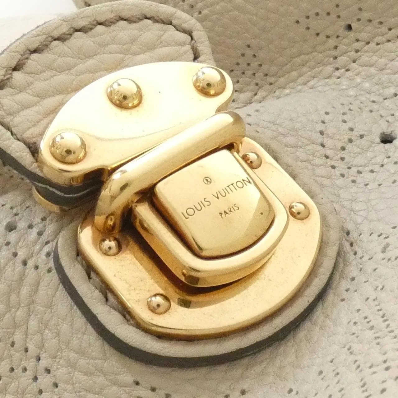 LOUIS VUITTON Mahina M95546 Shoulder Black Rank B - Thumbnail 6