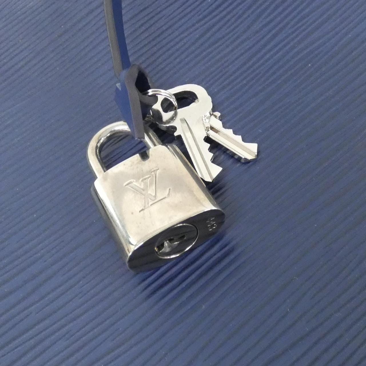 LOUIS VUITTON Alma M40620 Bag Epi Blue Epi - Thumbnail 4