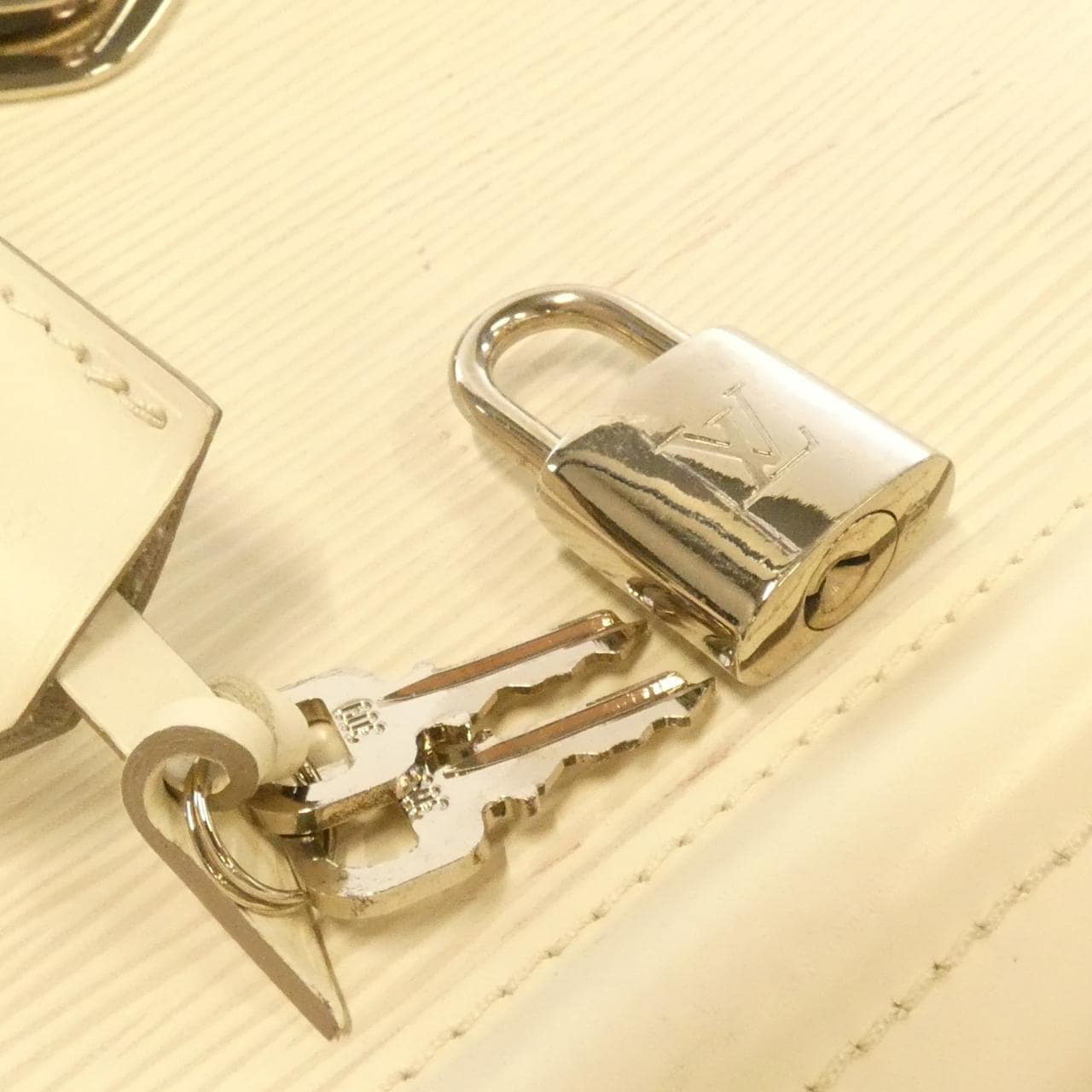 LOUIS VUITTON Montaigne M5931J Bag Epi 黑色 Epi 中古品B - 縮圖 4