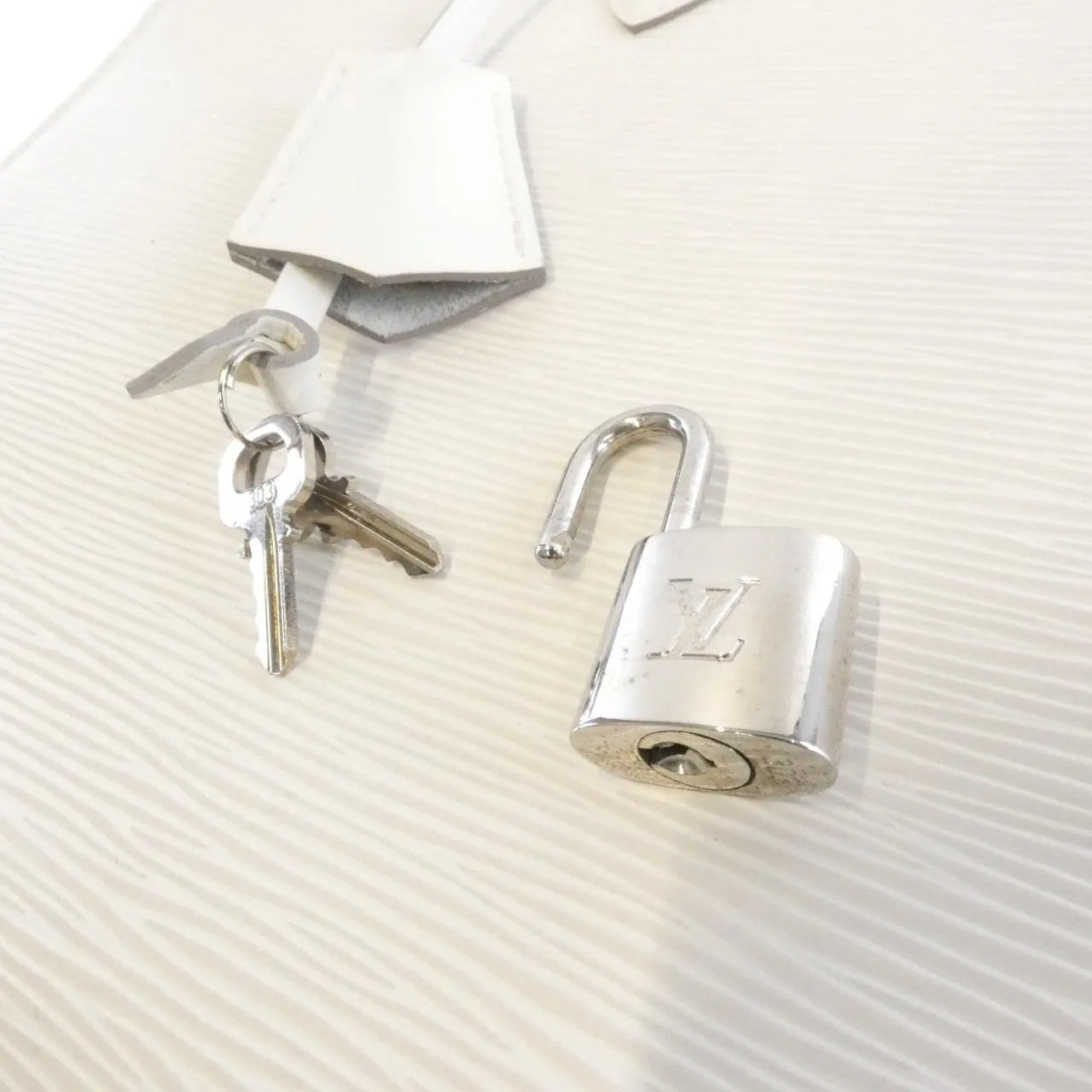 LOUIS VUITTON Pont-Neuf M5904J Handbag Epi Black Epi Rank B - Thumbnail 4