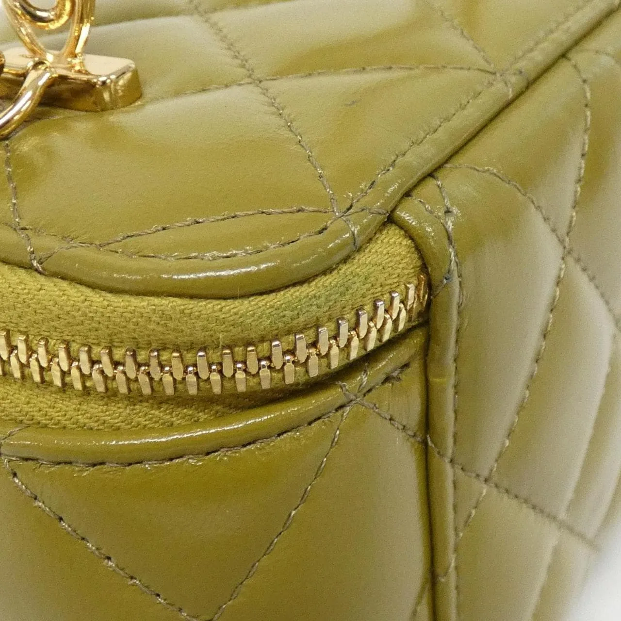 CHANEL Chanel 19 AP3315 Handbag Lambskin 綠色 羊皮 中古品A - 縮圖 4