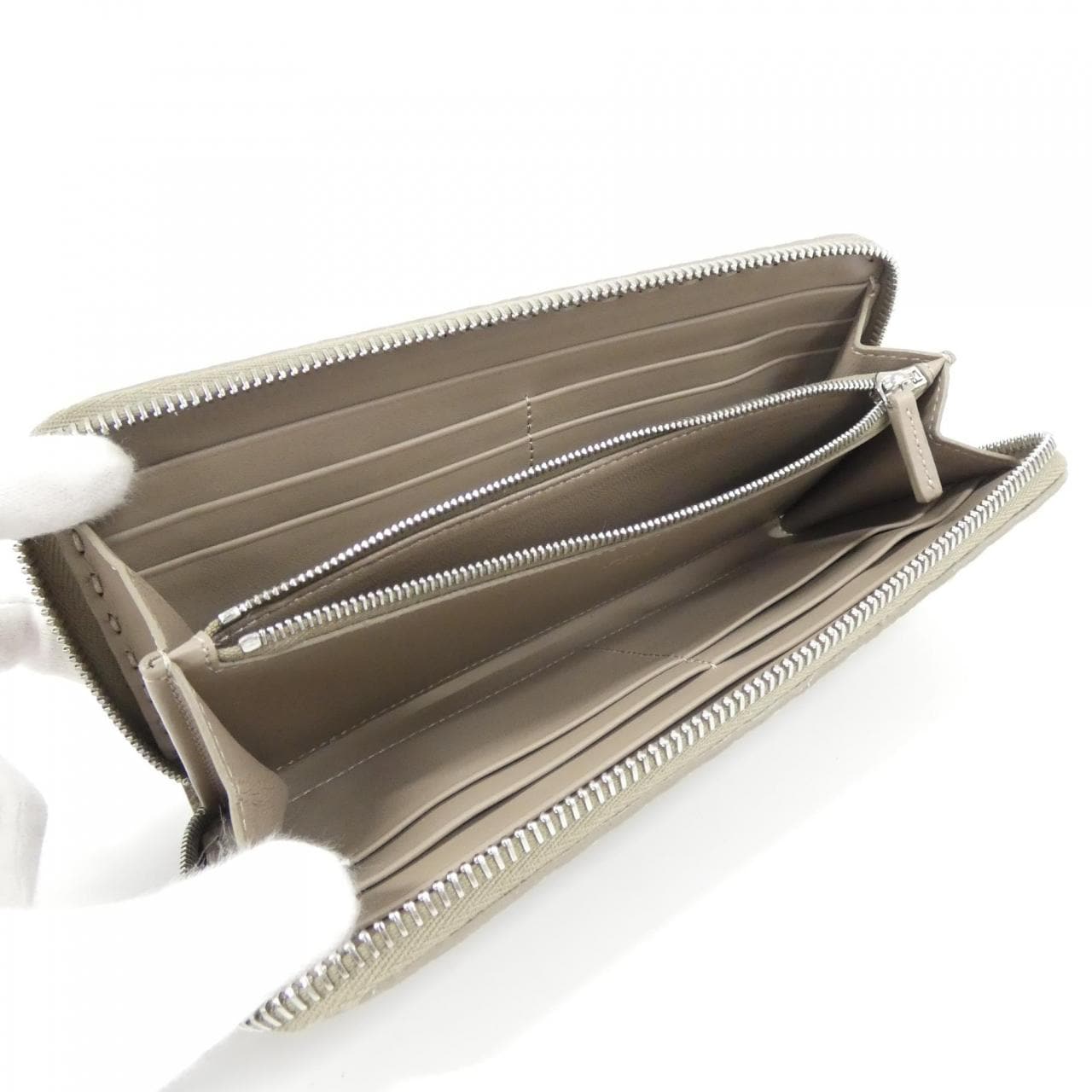 FENDI Peekaboo 8M0517 ARC1 Wallet 5
