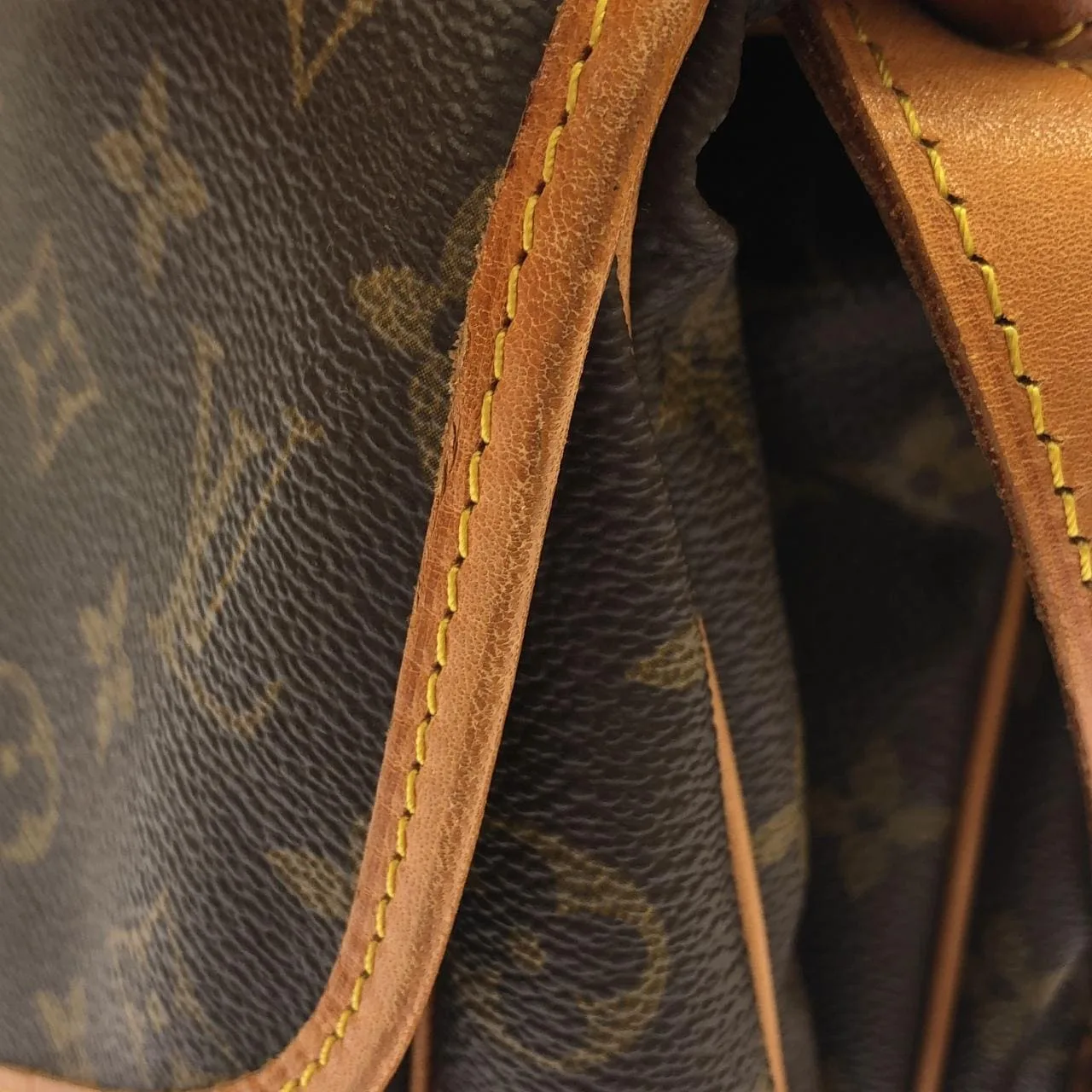 LOUIS VUITTON Saumur M42256 Shoulder Monogram Black Monogram Rank B - Thumbnail 3