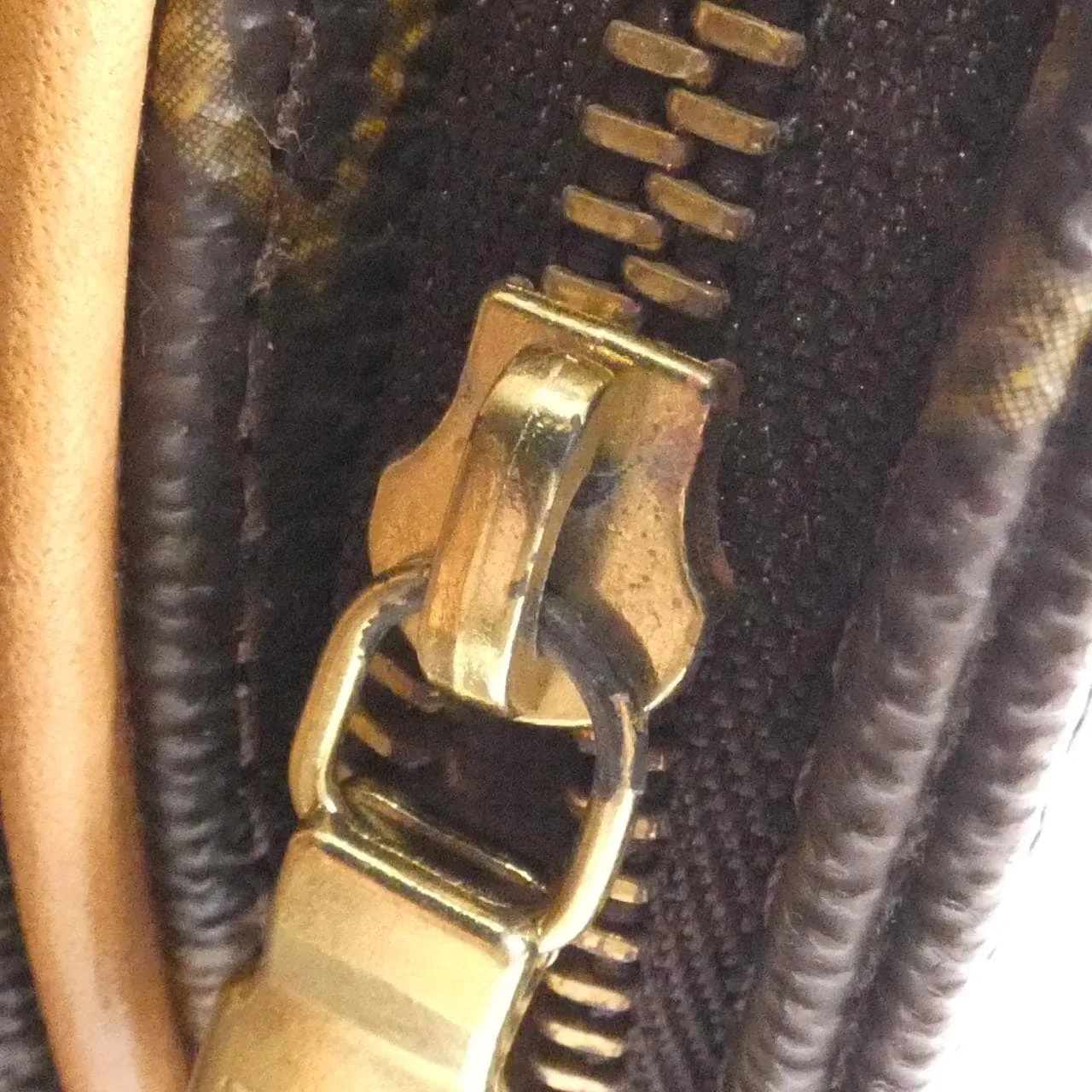 LOUIS VUITTON Ellipse M51128 Shoulder Monogram Black Monogram Rank B - Thumbnail 4