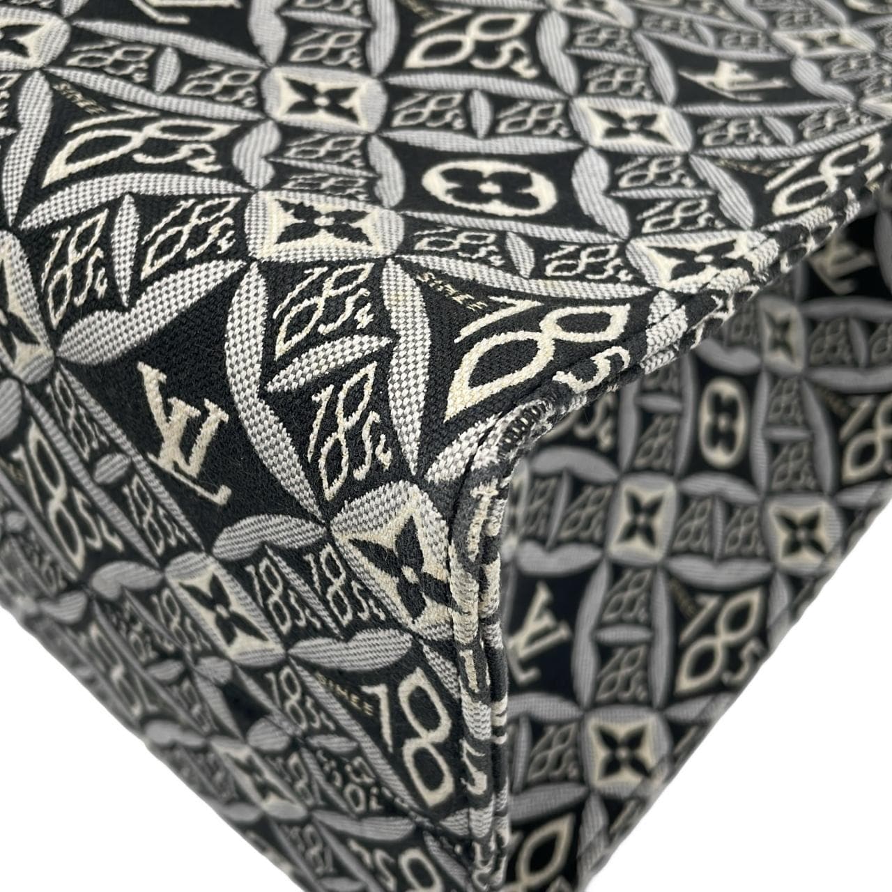 LOUIS VUITTON M57207 Bag Black - Thumbnail 2