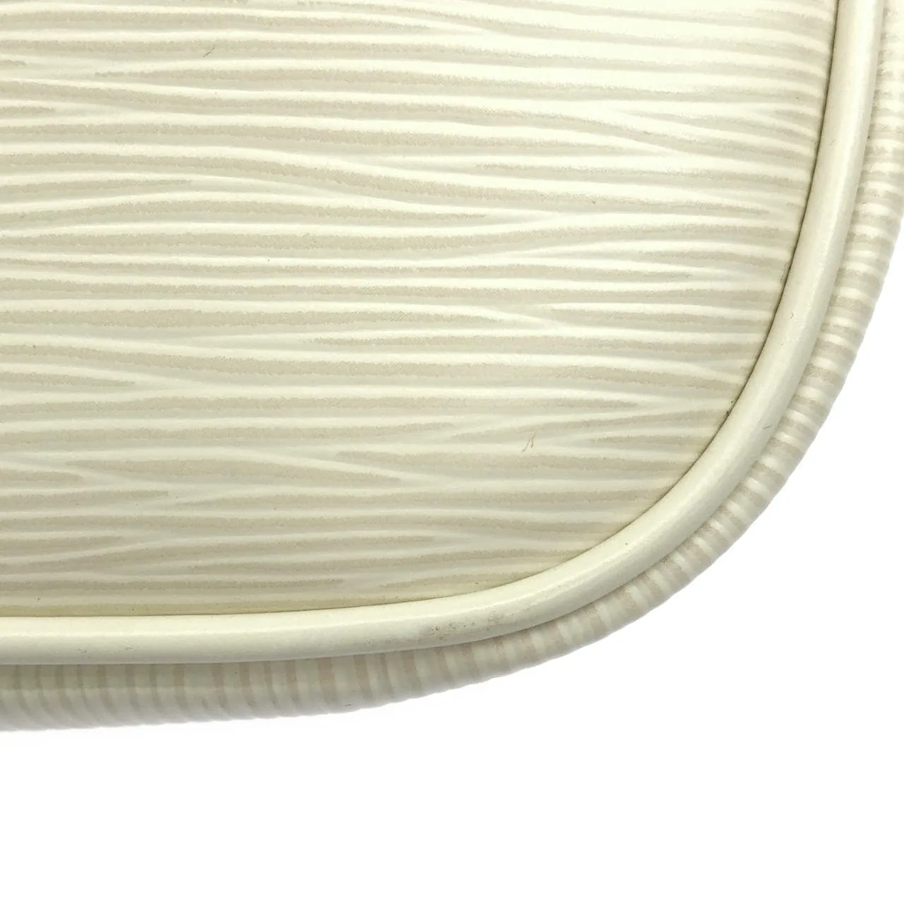 LOUIS VUITTON Pochette M5929J Shoulder Epi 黑色 Epi 中古品B - 縮圖 4