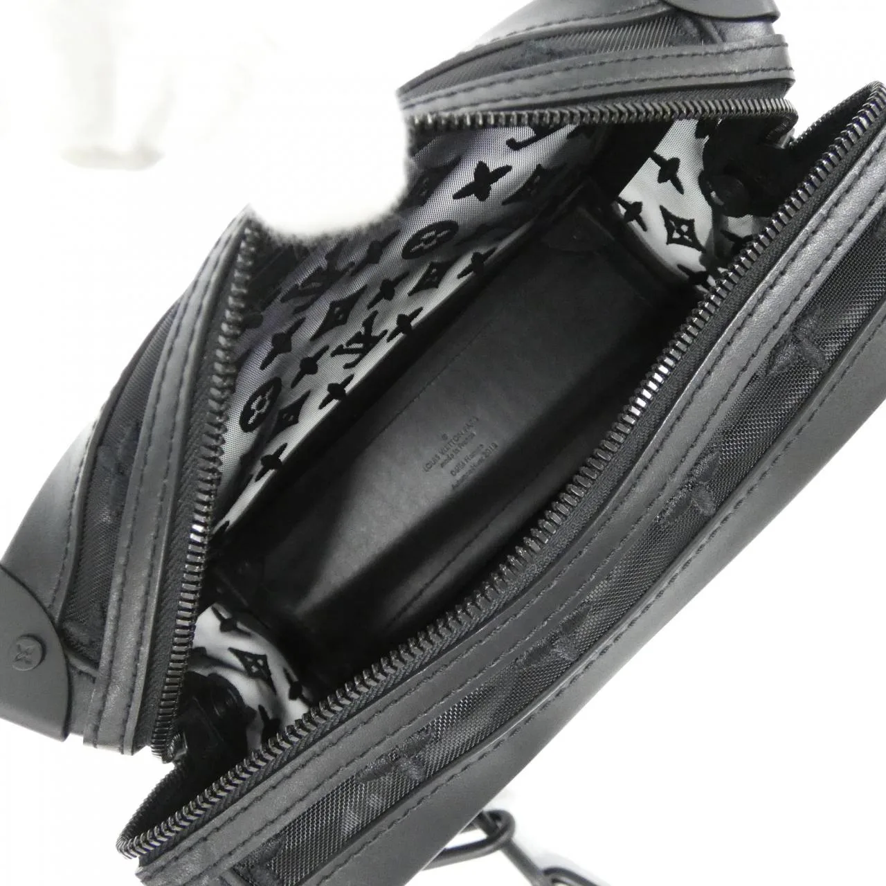 LOUIS VUITTON Soft Trunk M53964 Shoulder Monogram Black Monogram Rank A - Thumbnail 7