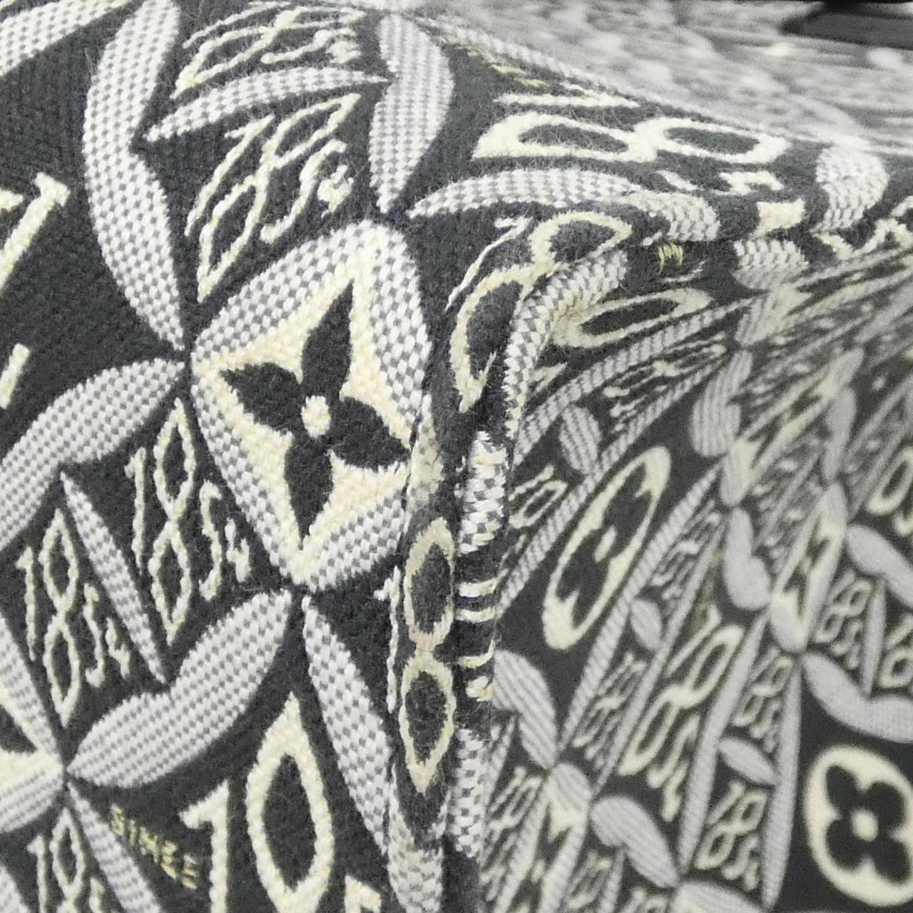 LOUIS VUITTON M57207 Bag Black - Thumbnail 2