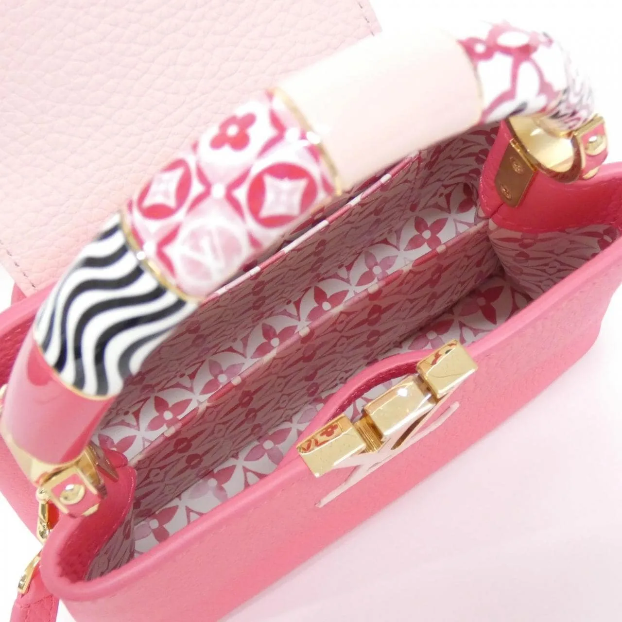 LOUIS VUITTON Capucines M22796 Handbag Black - Thumbnail 7