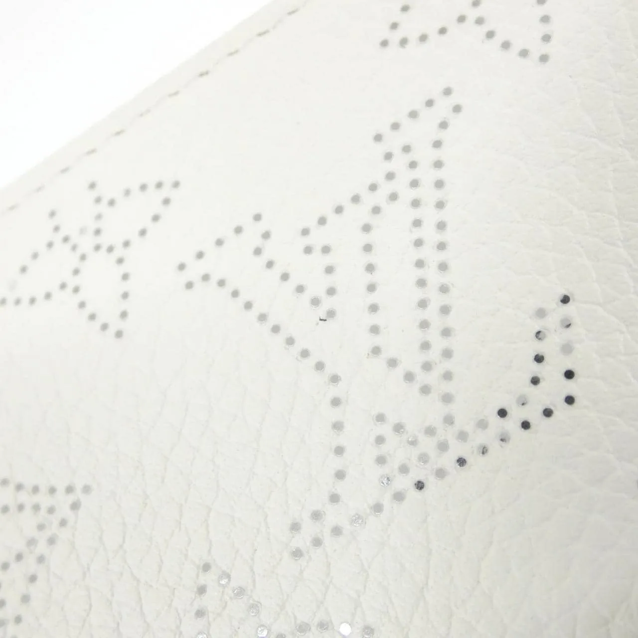 LOUIS VUITTON Mahina M11366 Wallet White Rank A - Thumbnail 3