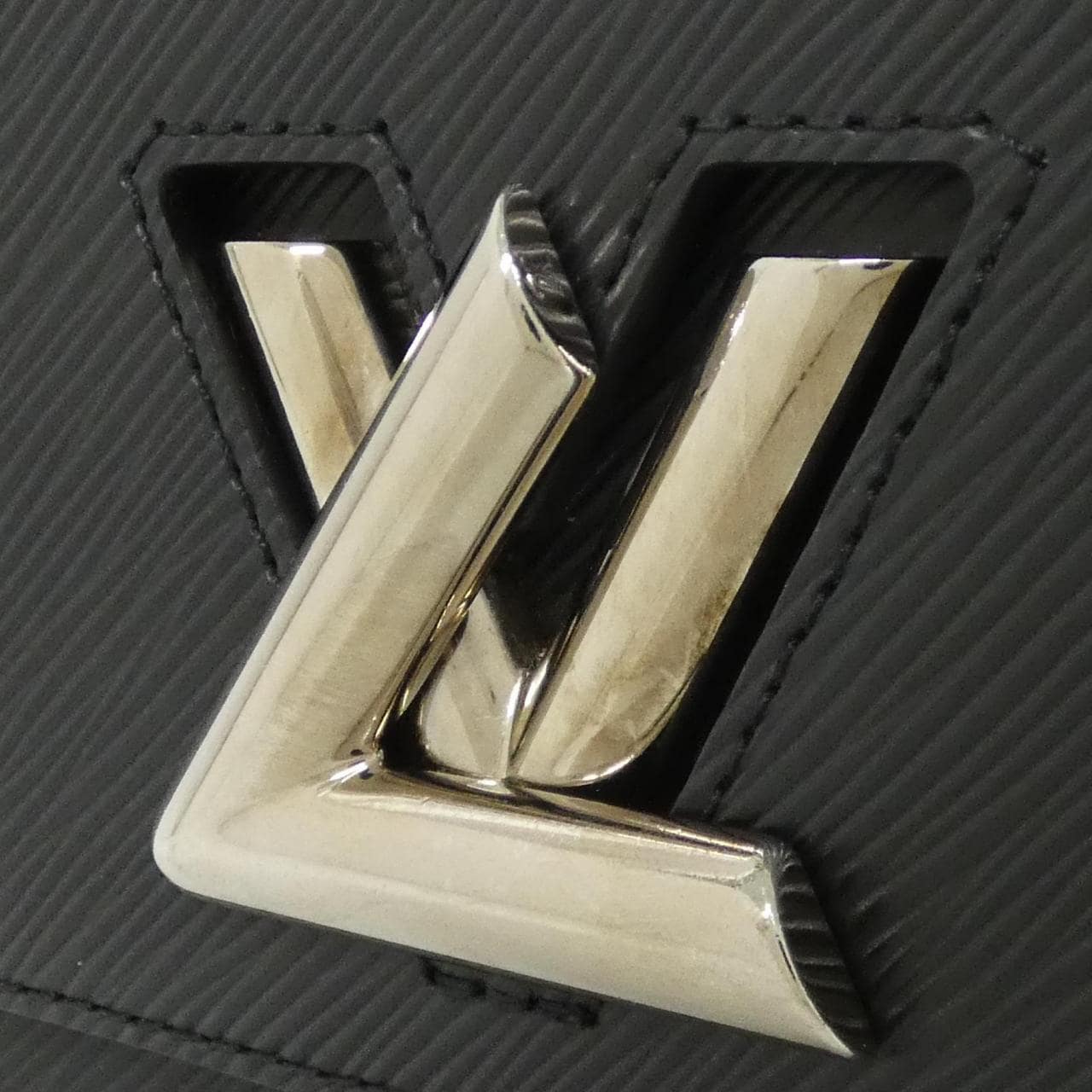 LOUIS VUITTON Twist M50332 Shoulder Bag Epi 黑色 Epi 中古品A - 縮圖 4