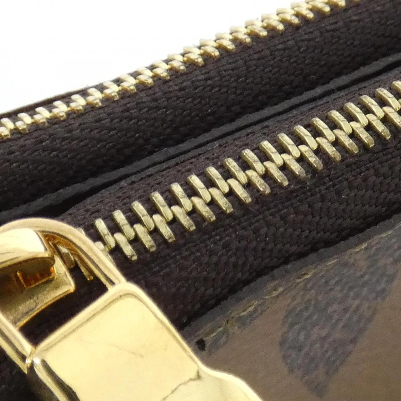 LOUIS VUITTON Pochette M69203 Shoulder Monogram 黑色 Monogram 中古品A - 縮圖 4