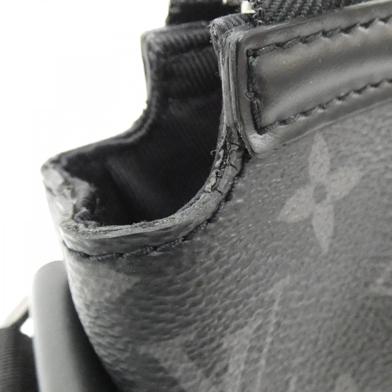 LOUIS VUITTON Eclipse M44223 Shoulder Monogram Black Monogram Rank A - Thumbnail 4