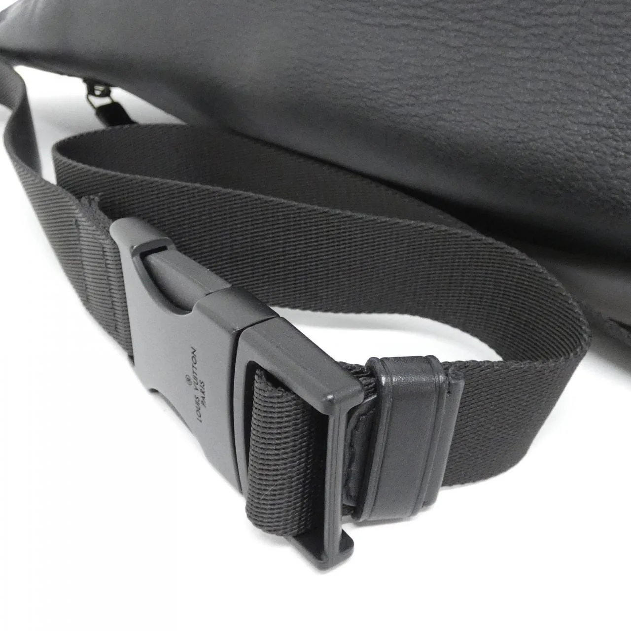 LOUIS VUITTON Discovery M44388 Shoulder Monogram Black Monogram Rank A - Thumbnail 4