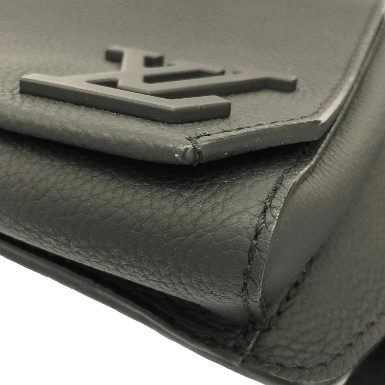 LOUIS VUITTON M57081 Shoulder Lambskin 黑色 羊皮 中古品A - 縮圖 3