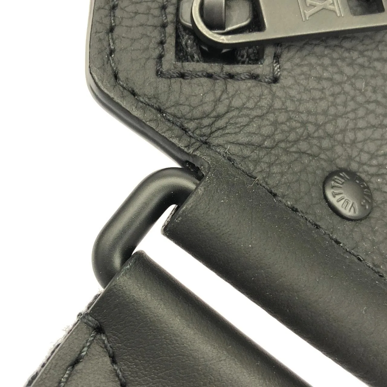 LOUIS VUITTON M57081 Shoulder Lambskin 黑色 羊皮 中古品A - 縮圖 4