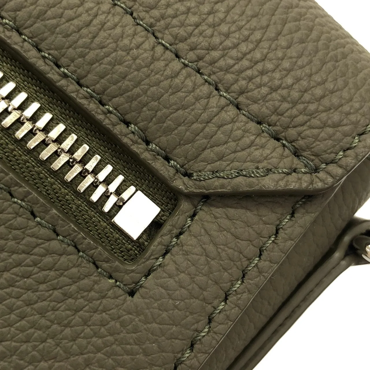 LOUIS VUITTON M25125 Shoulder Lambskin 黑色 羊皮 中古品A - 縮圖 4