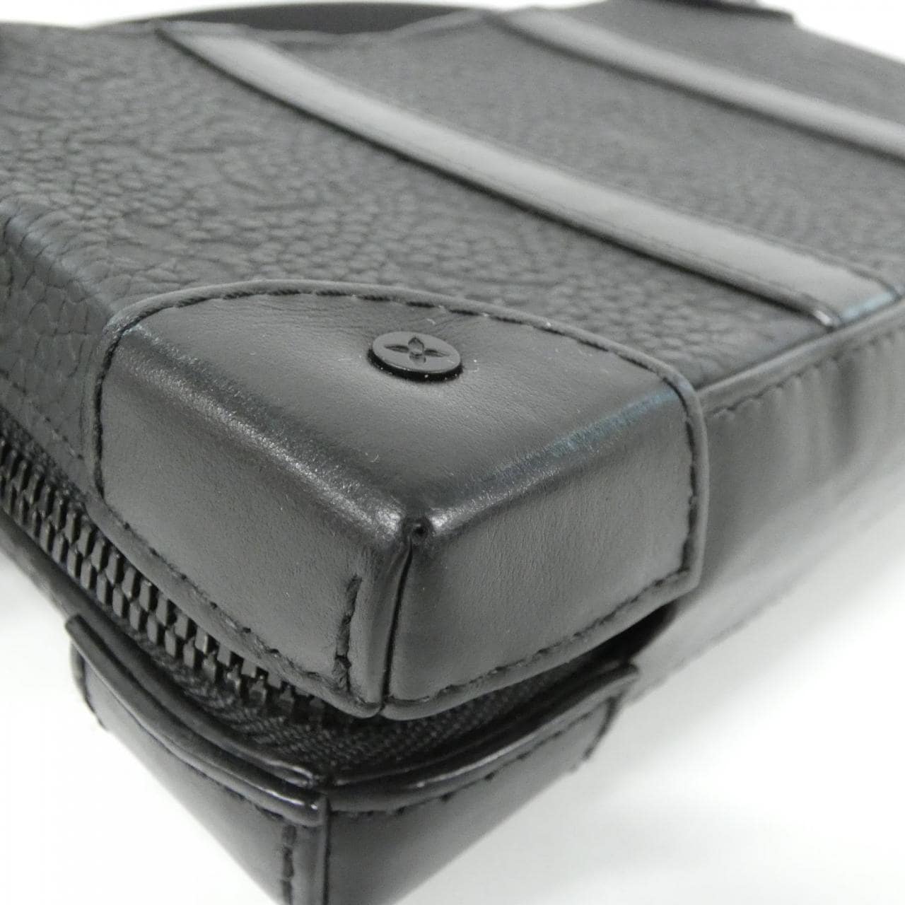 LOUIS VUITTON Soft Trunk M80224 Shoulder Monogram Black Monogram Rank A - Thumbnail 2