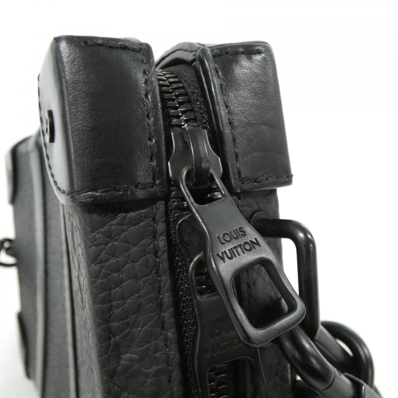 LOUIS VUITTON Soft Trunk M80224 Shoulder Monogram Black Monogram Rank A - Thumbnail 4