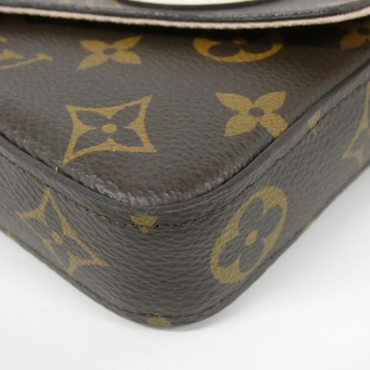 LOUIS VUITTON Pochette M67248 肩背包 Monogram 3