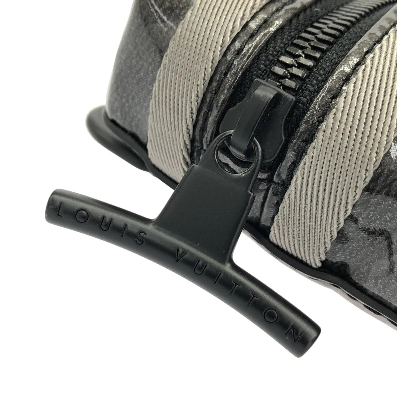 LOUIS VUITTON Eclipse M52218 Shoulder Monogram 灰色 Monogram 中古品A - 縮圖 4