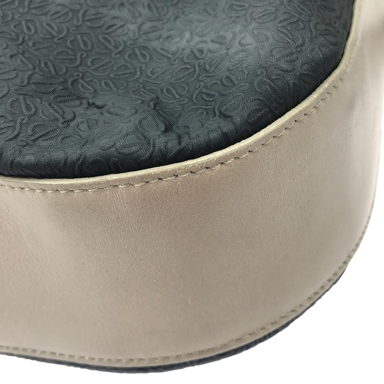LOEWE 肩背包 3
