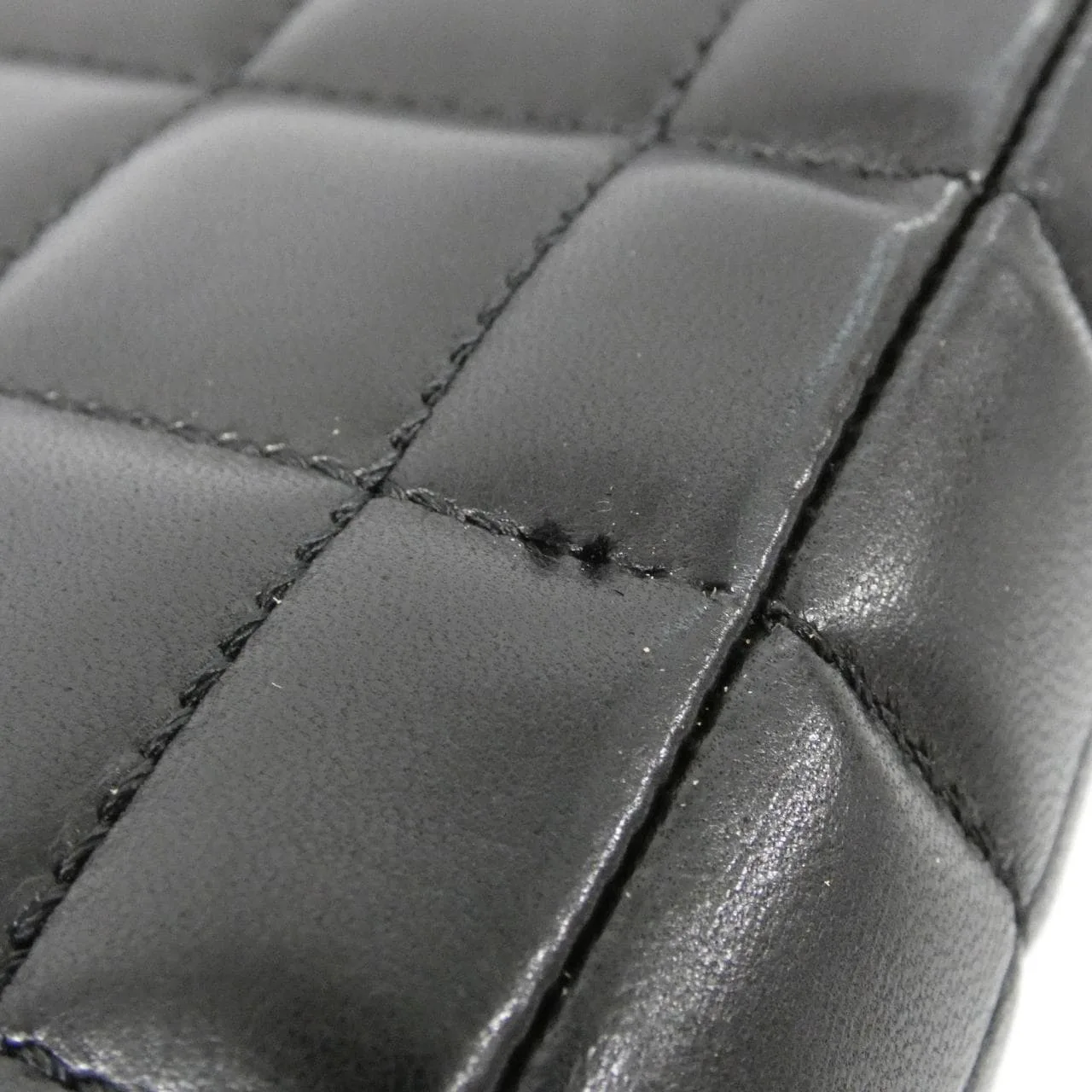 CHANEL Handbag Lambskin 黑色 羊皮 中古品A - 縮圖 4