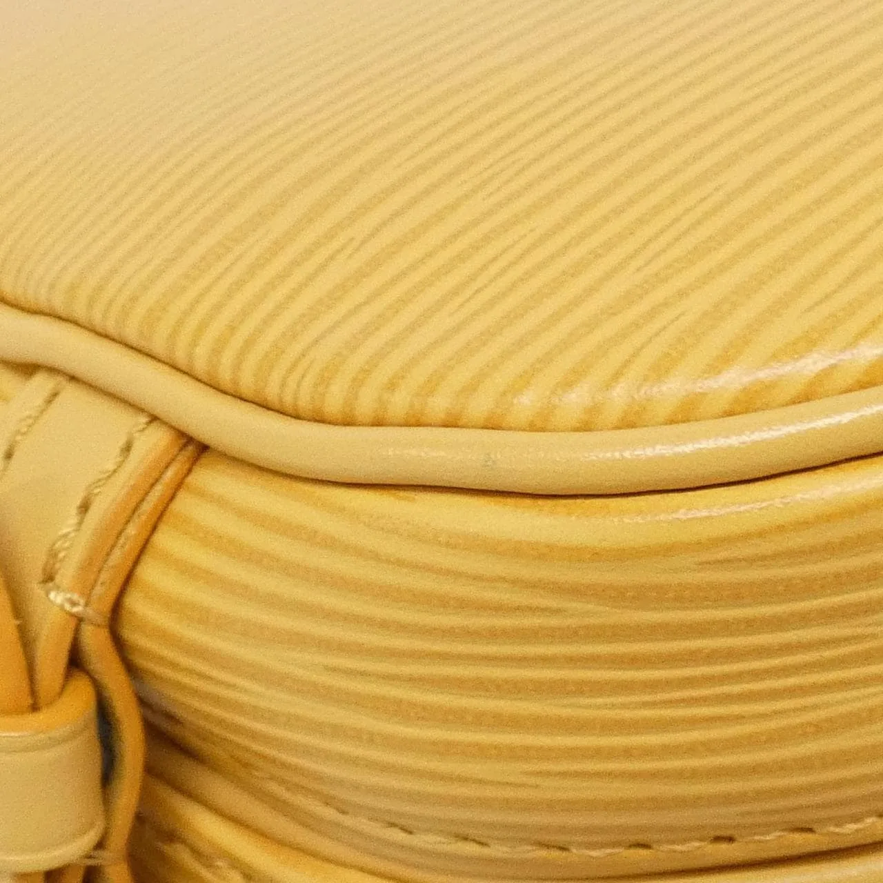 LOUIS VUITTON Saumur M23471 Shoulder Epi 黑色 Epi 中古品A - 縮圖 3