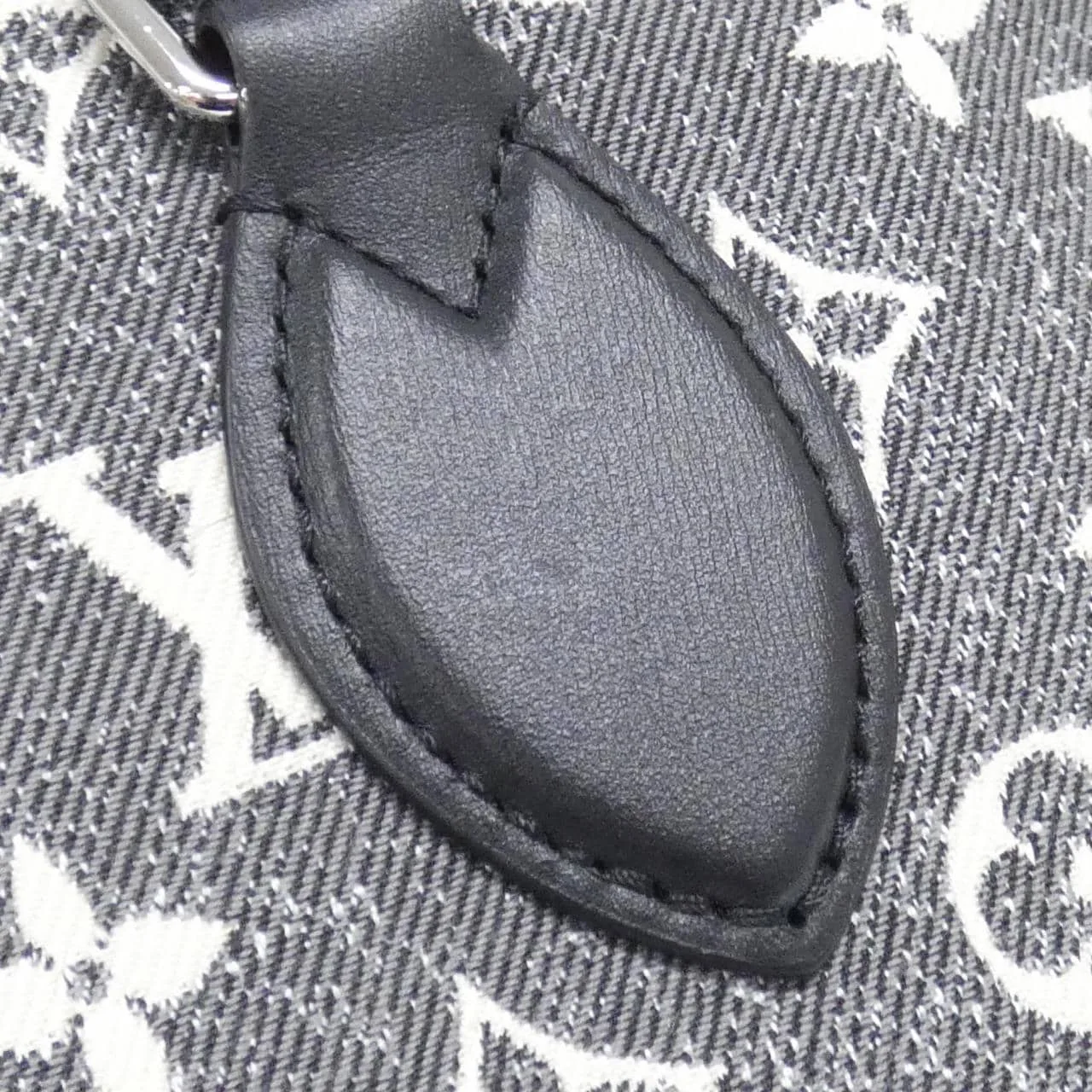 LOUIS VUITTON OnTheGo M46448 Handbag Canvas Black Canvas Rank A - Thumbnail 3