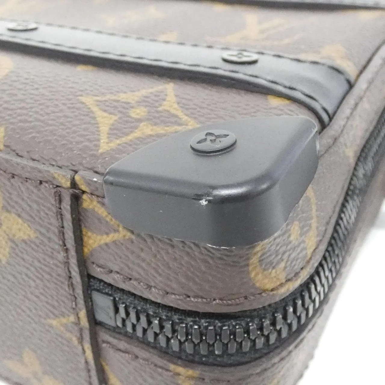 LOUIS VUITTON Soft Trunk M45935 Shoulder Monogram 黑色 Monogram 中古品A - 縮圖 3