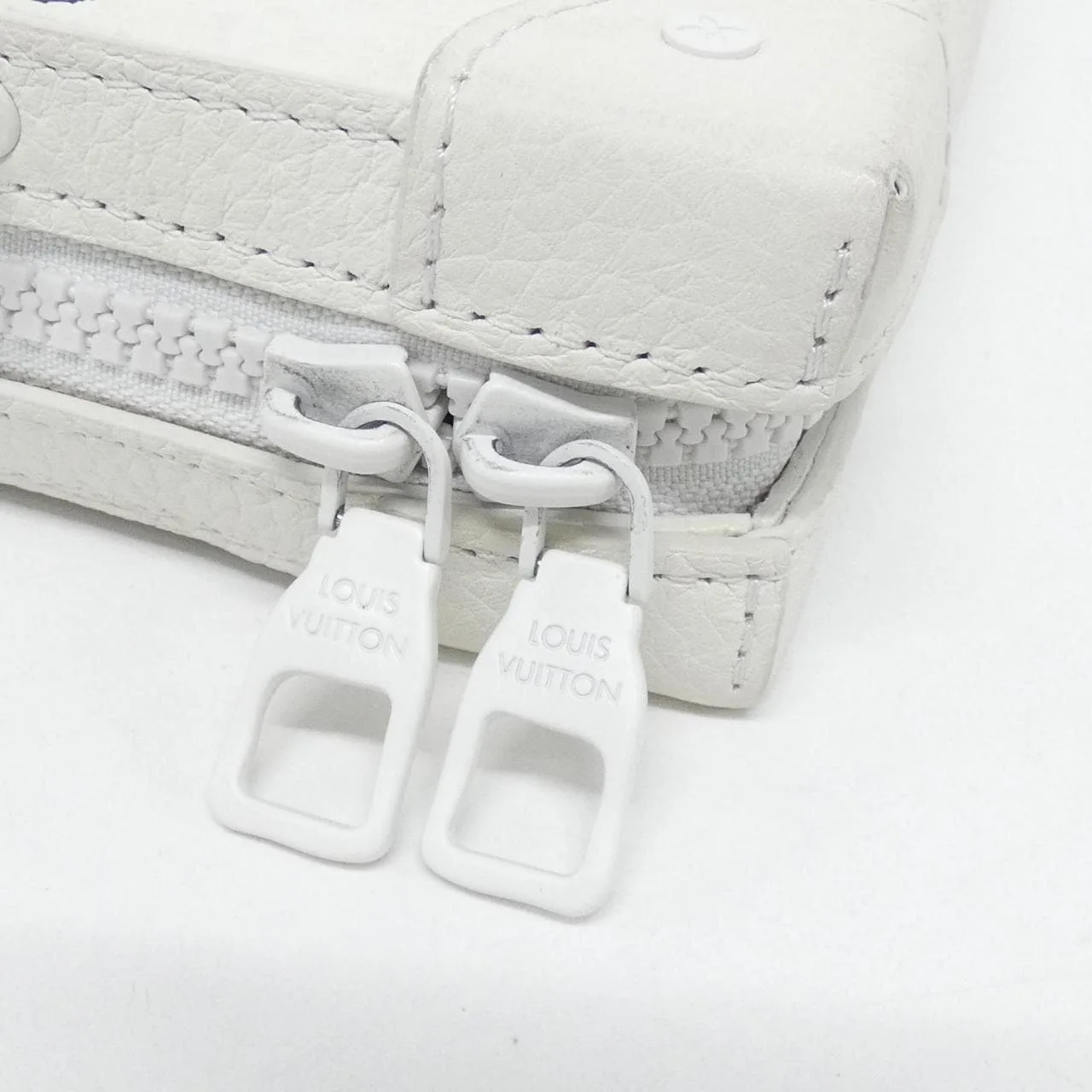 LOUIS VUITTON Soft Trunk M80146 Shoulder Monogram White Monogram Rank B - Thumbnail 4