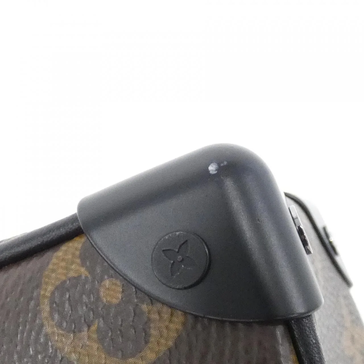 LOUIS VUITTON Soft Trunk M44480 Shoulder Monogram Black Monogram Rank A - Thumbnail 4