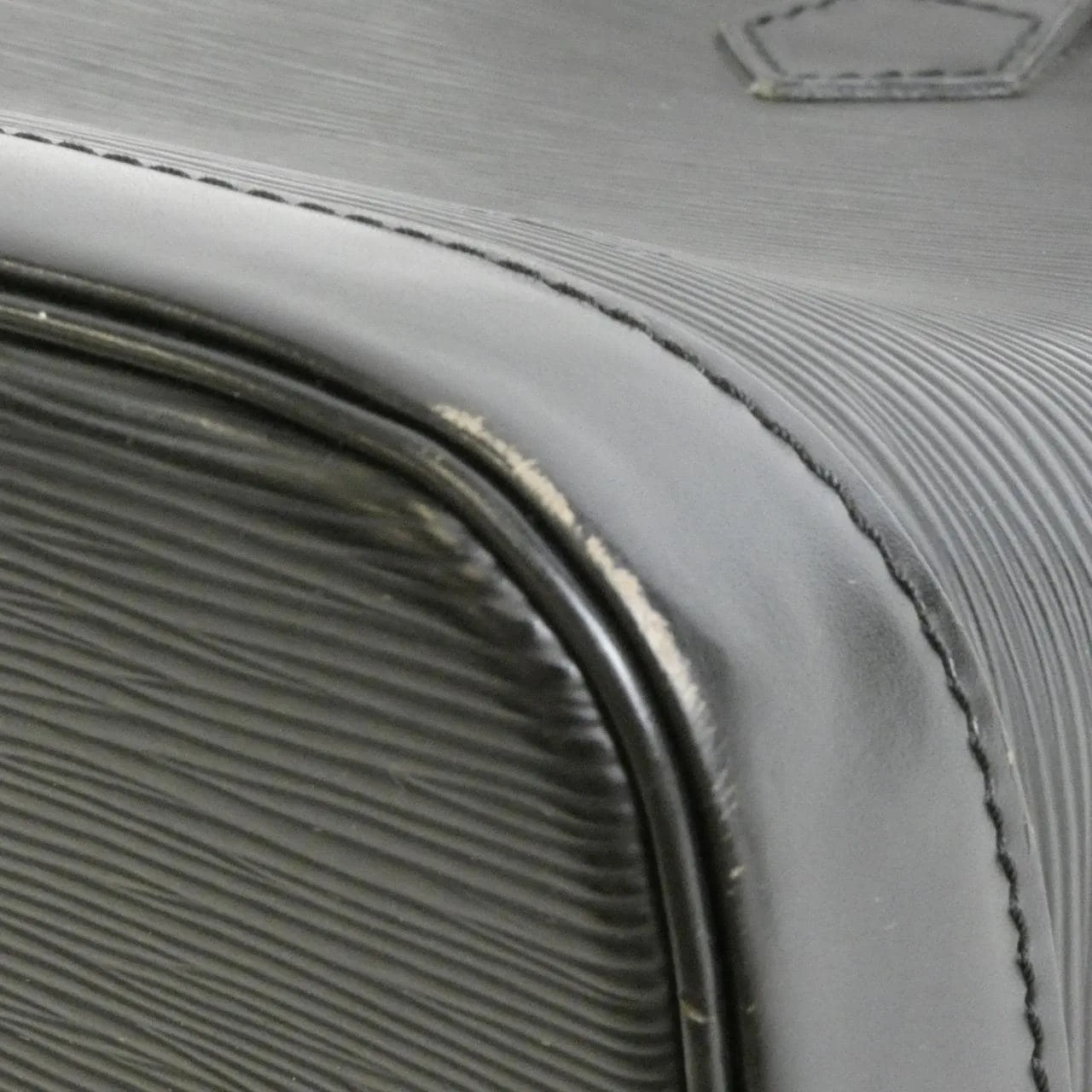 LOUIS VUITTON Alma M52142 Handbag Epi Black Epi Rank B - Thumbnail 4