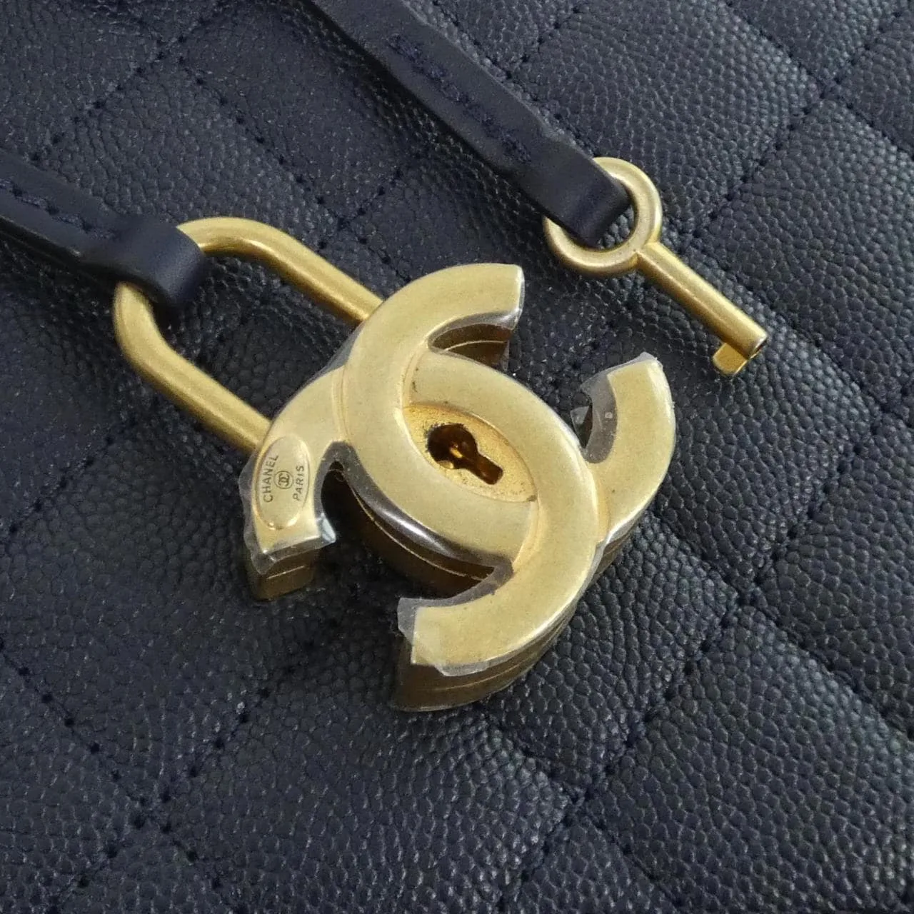 CHANEL 93342 Handbag Grained Calfskin 深藍色 荔枝紋牛皮 中古品A - 縮圖 4