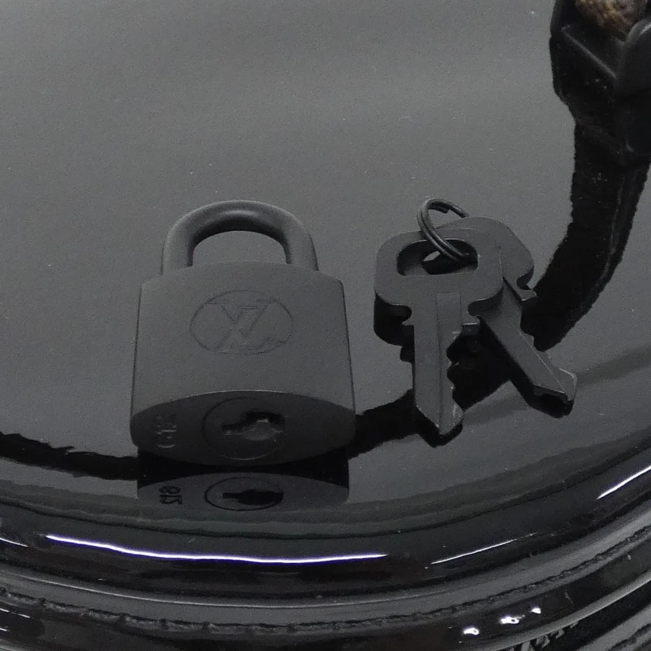 LOUIS VUITTON M20487 Handbag Vernis 黑色 Vernis 中古品B - 縮圖 5