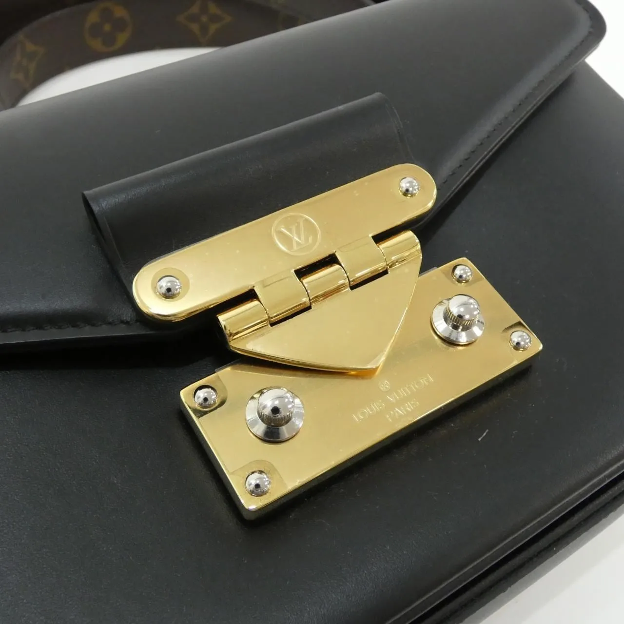 LOUIS VUITTON M20393 Shoulder Black Rank A - Thumbnail 5