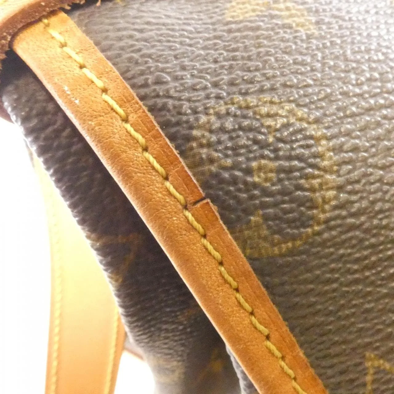 LOUIS VUITTON Saumur M42254 Shoulder Monogram