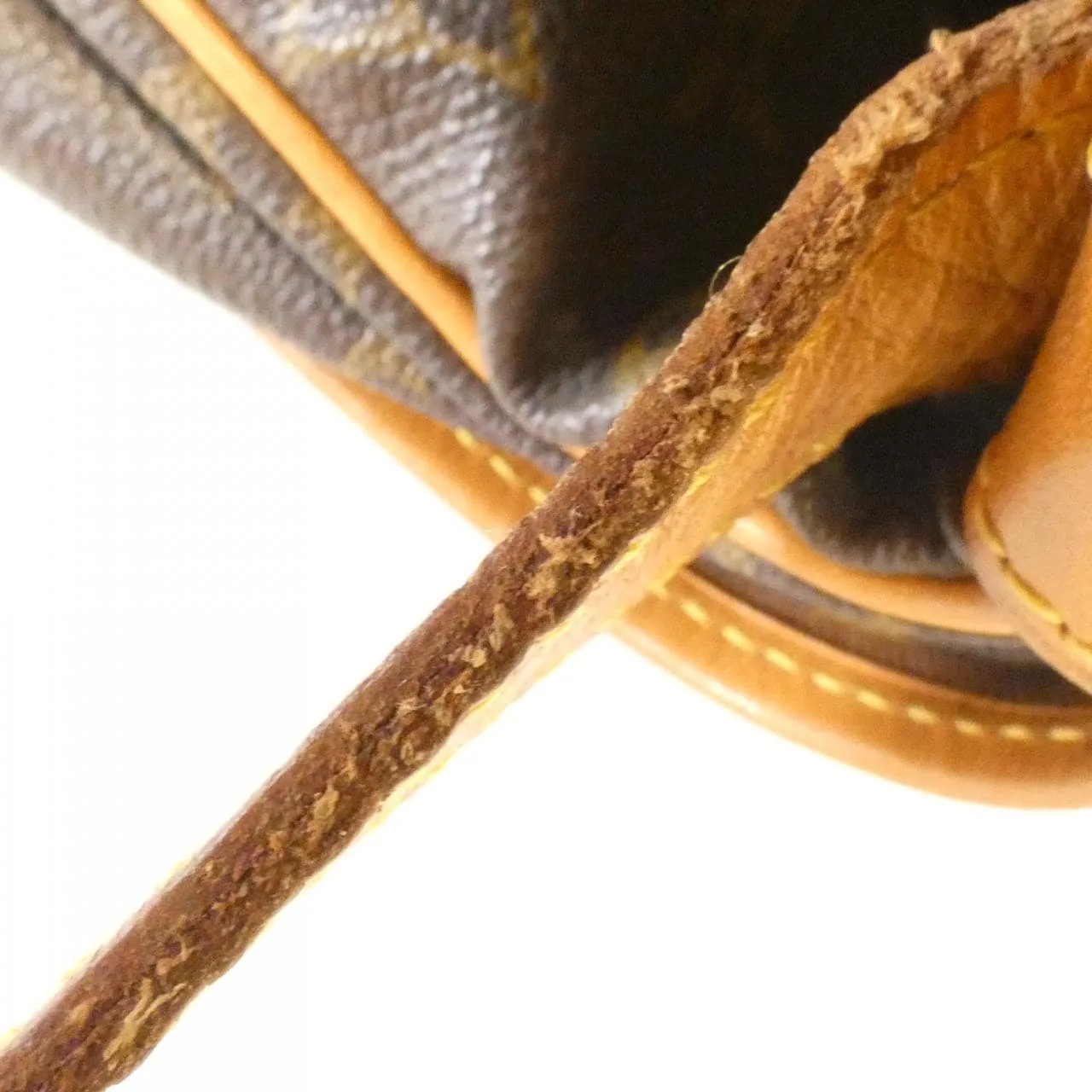 LOUIS VUITTON Saumur M42254 Shoulder Monogram