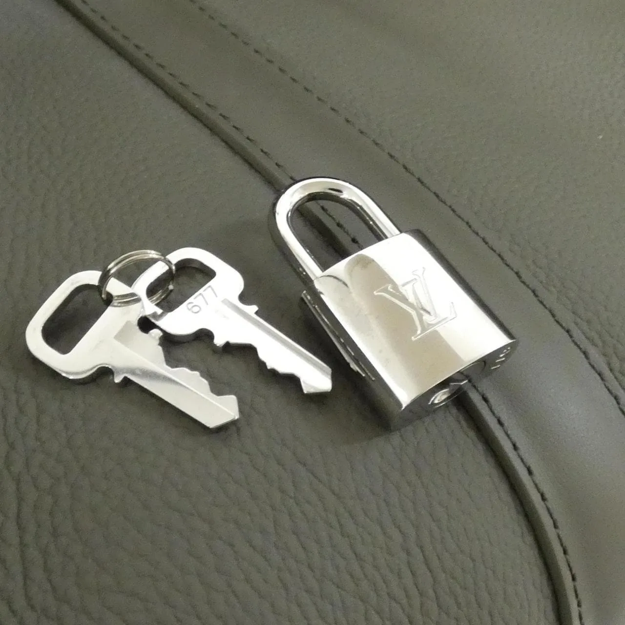 LOUIS VUITTON Keepall M21536 Boston Lambskin 黑色 羊皮 中古品A - 縮圖 4