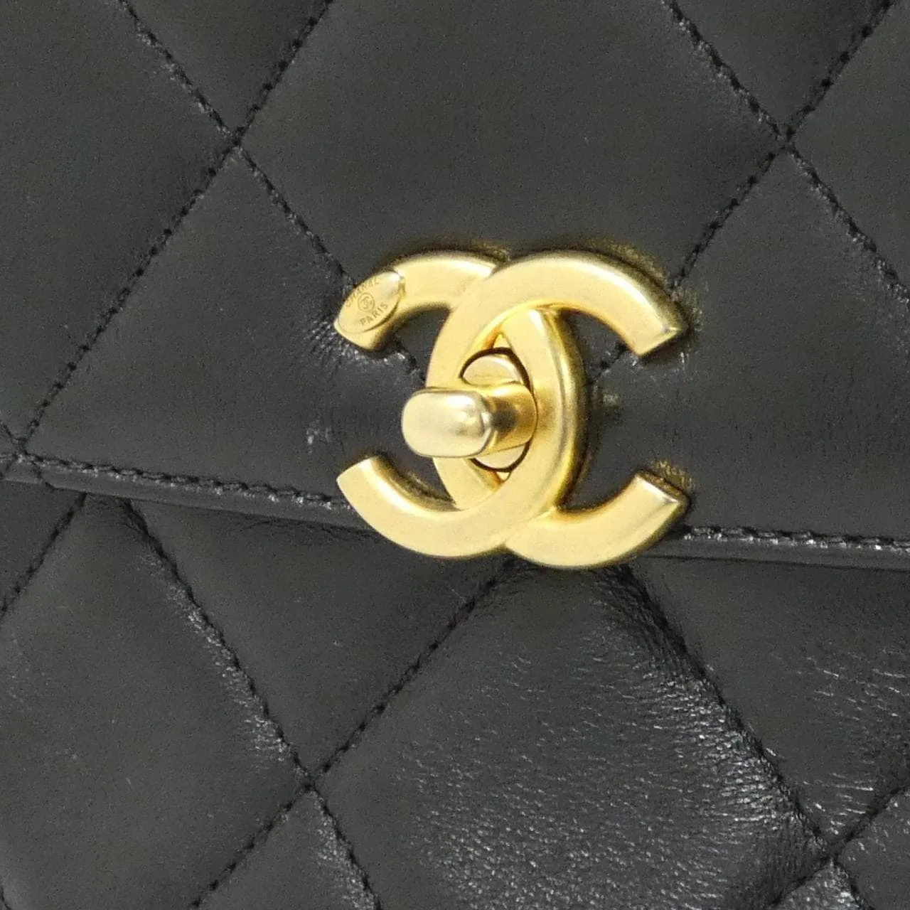 CHANEL Chanel 22 AS3884 Backpack Lambskin 黑色 羊皮 中古品A - 縮圖 4