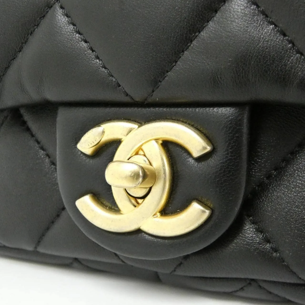 CHANEL Chanel 22 AS3213 Shoulder Lambskin 黑色 羊皮 中古品A - 縮圖 4