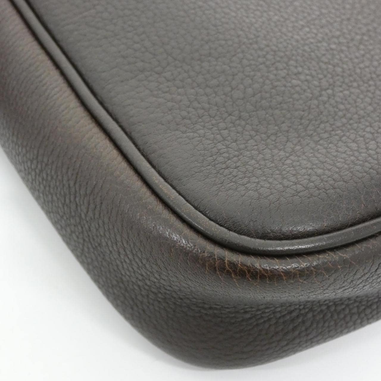 LOEWE 323 26 B06 肩背包 3
